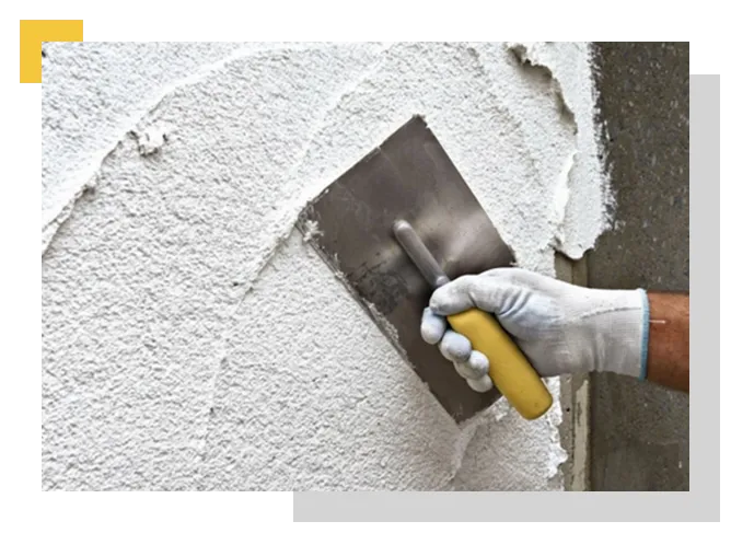 Applicazione di rasatura a gesso per finitura Q4 e preparazione delle superfici murali